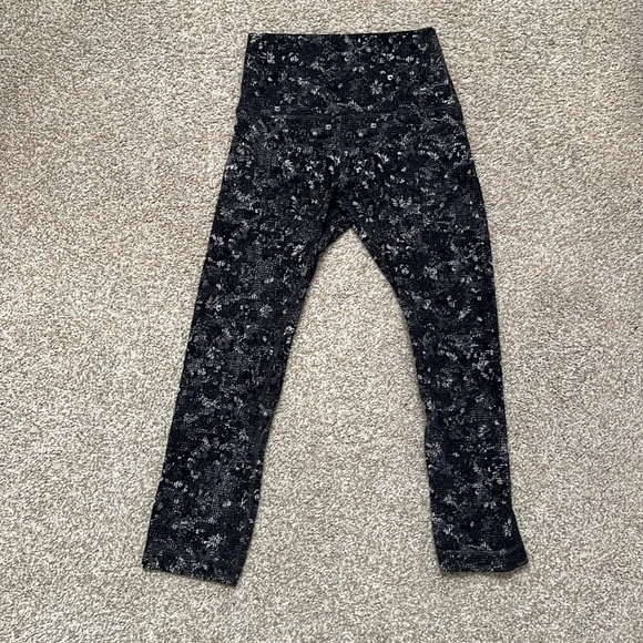 1012. NWOT - Lululemon Set Bra & 21” Crop Equalized Multi - Picture 11 of 14